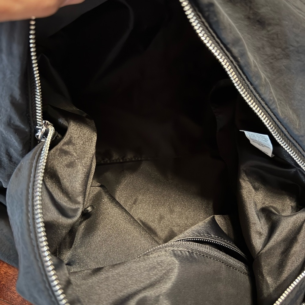 Lululemon Convertible Ruched Crossbody Bag
Large 16L - Picture 9 of 9